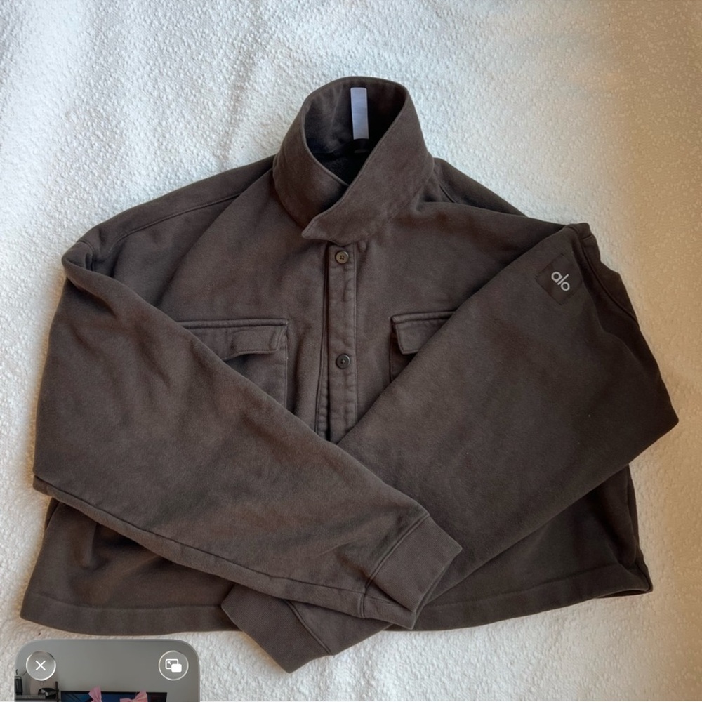 ISO this jacket in a size medium! Alo Renown cropped button up pullover